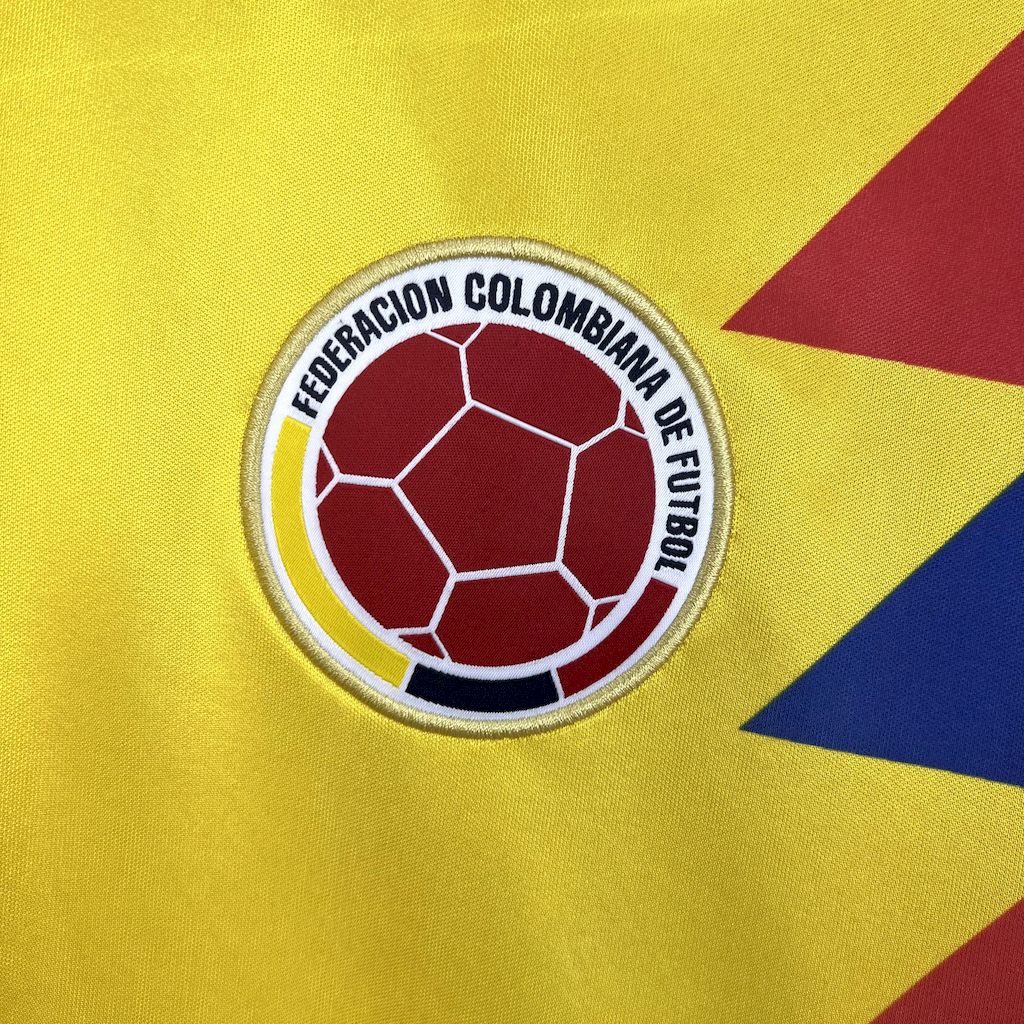 Logo rayé rond jaune, bleu et rouge, cercle de symbole de zone jaune